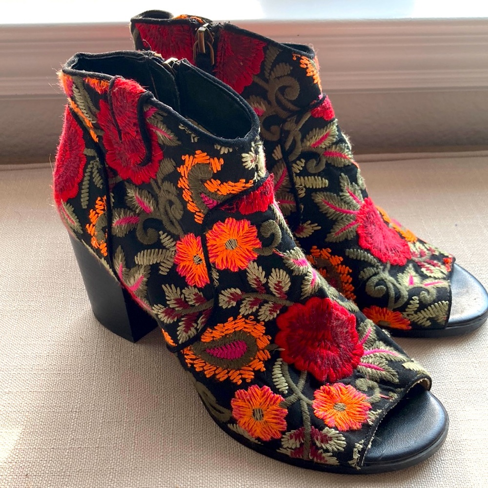 NEW! Worn once. CrownVintage Frankie Boots Women 7.5M